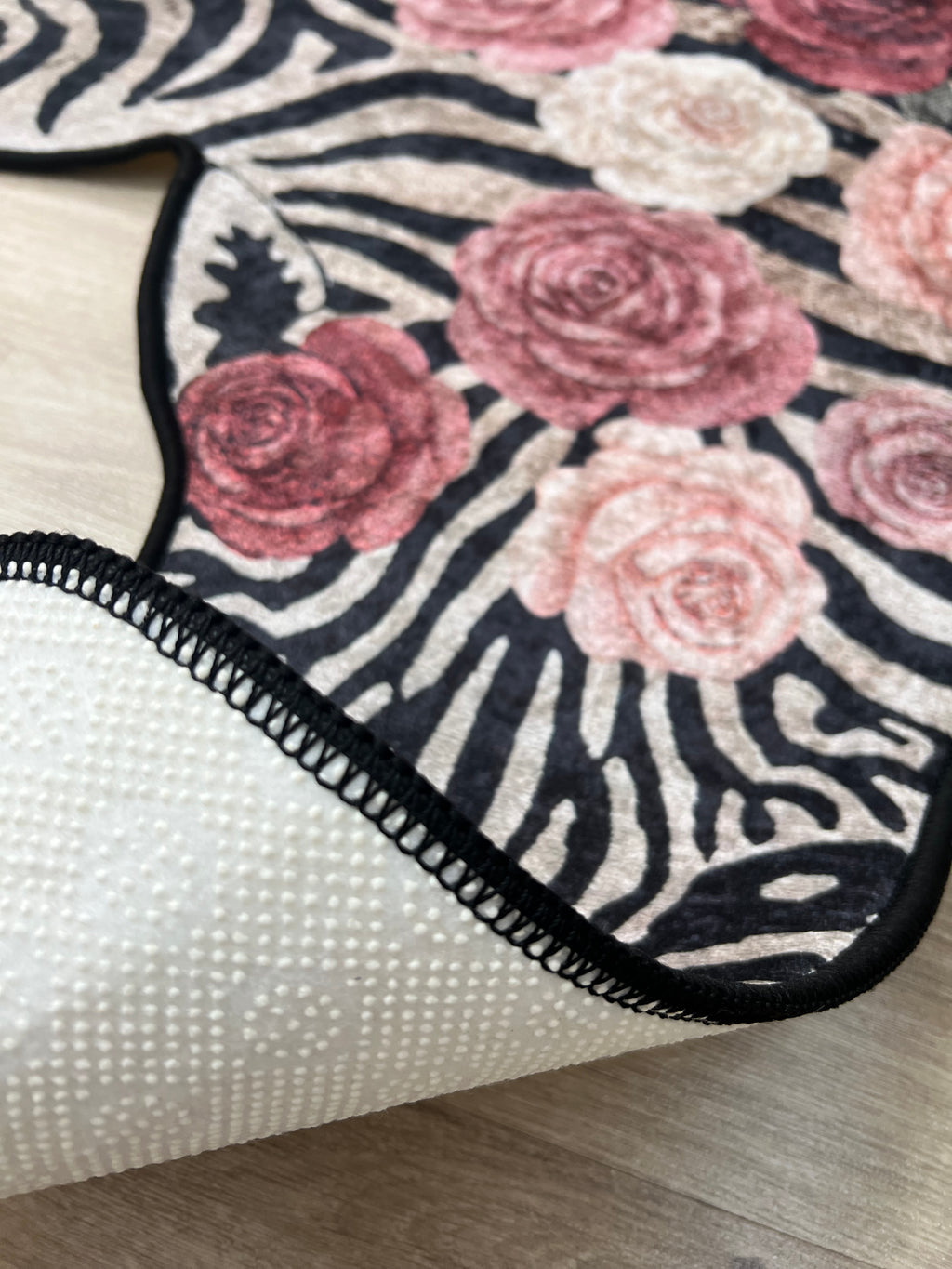 Rose Zebra Özel Kesim Halı