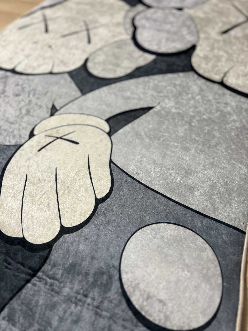 Kaws Companion Halı