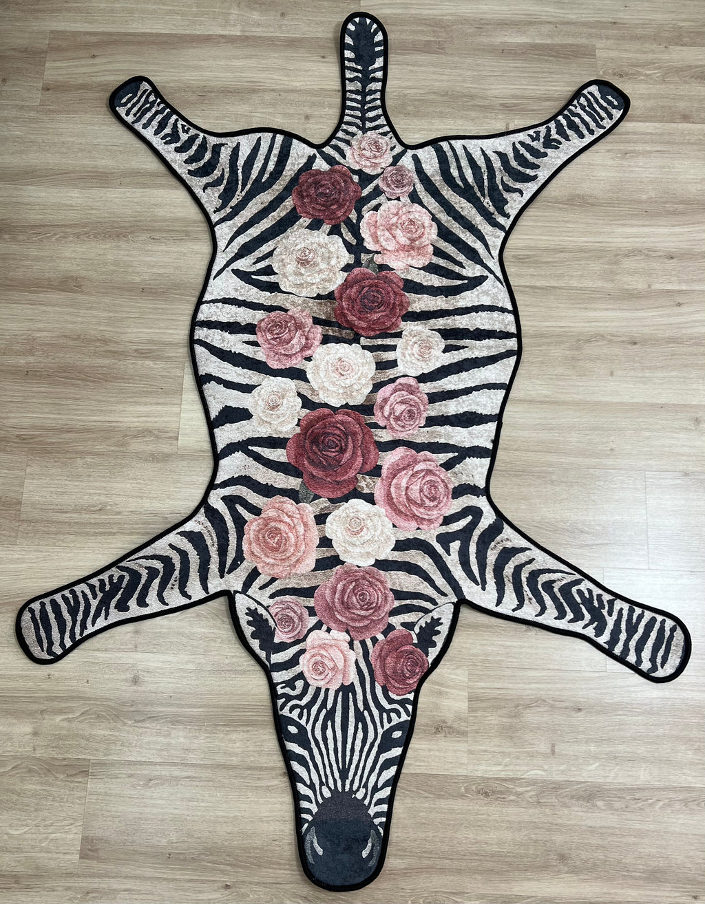 Rose Zebra Özel Kesim Halı